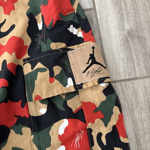 Air JORDAN Flight Heritage Tan Red Green Black Camo Cargo Pocket Pant Men Sz M - Picture 3 of 12